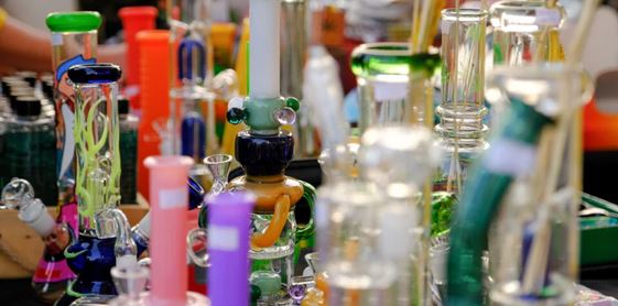Finding the perfect bong for your needs might be difficult